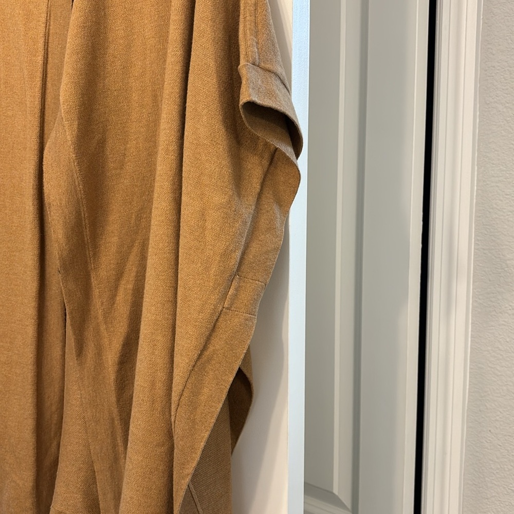 Banana Republic Knit cape size XS/S - Picture 2 of 6